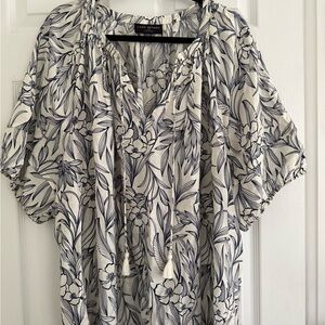 Lane Bryant Short Sleeve Cream and Navy Blouse - 26/28